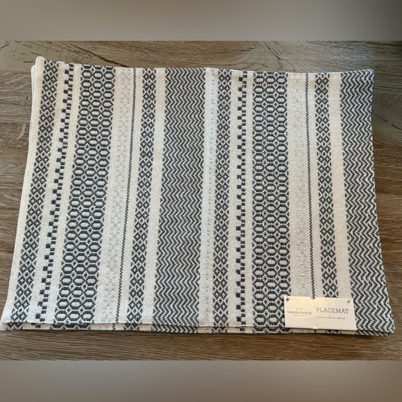 4 NWT Threshold Holiday Placemats from 2017 - Picture 2 of 3